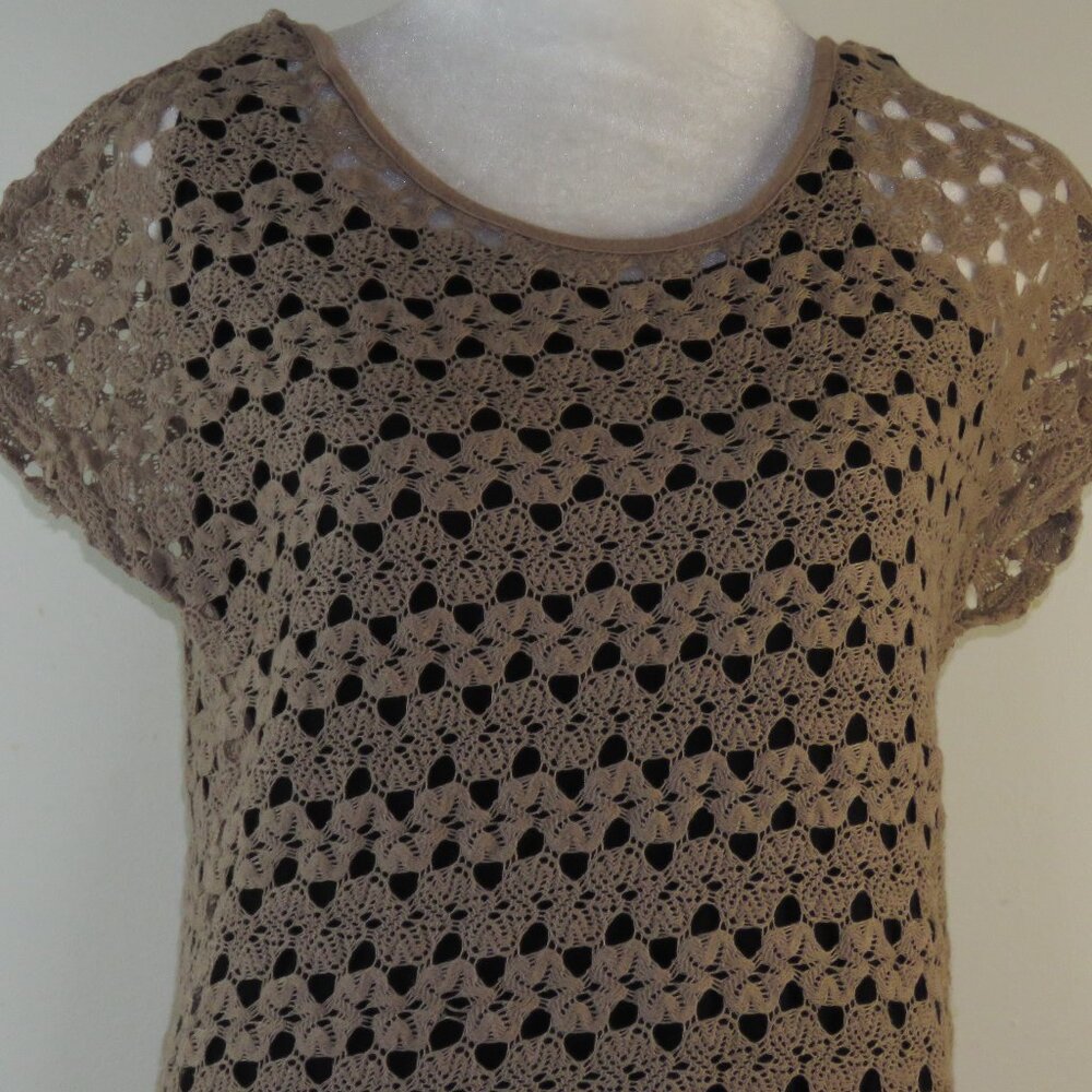 Agenda Women's Tan Sleeveless Crochet Lace Top Over Black Tank Top Size S (C1620